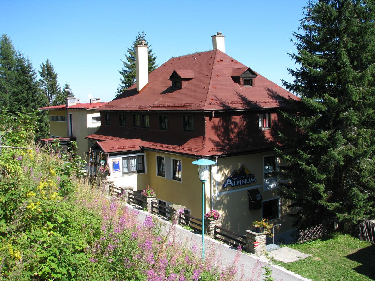 Hotel Alpinum Треффен Экстерьер фото