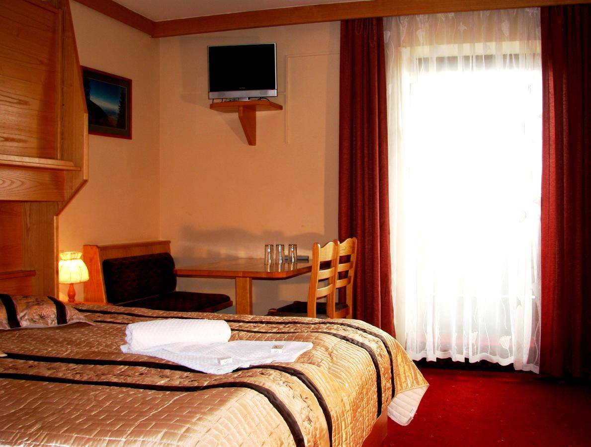 Hotel Alpinum Треффен Экстерьер фото