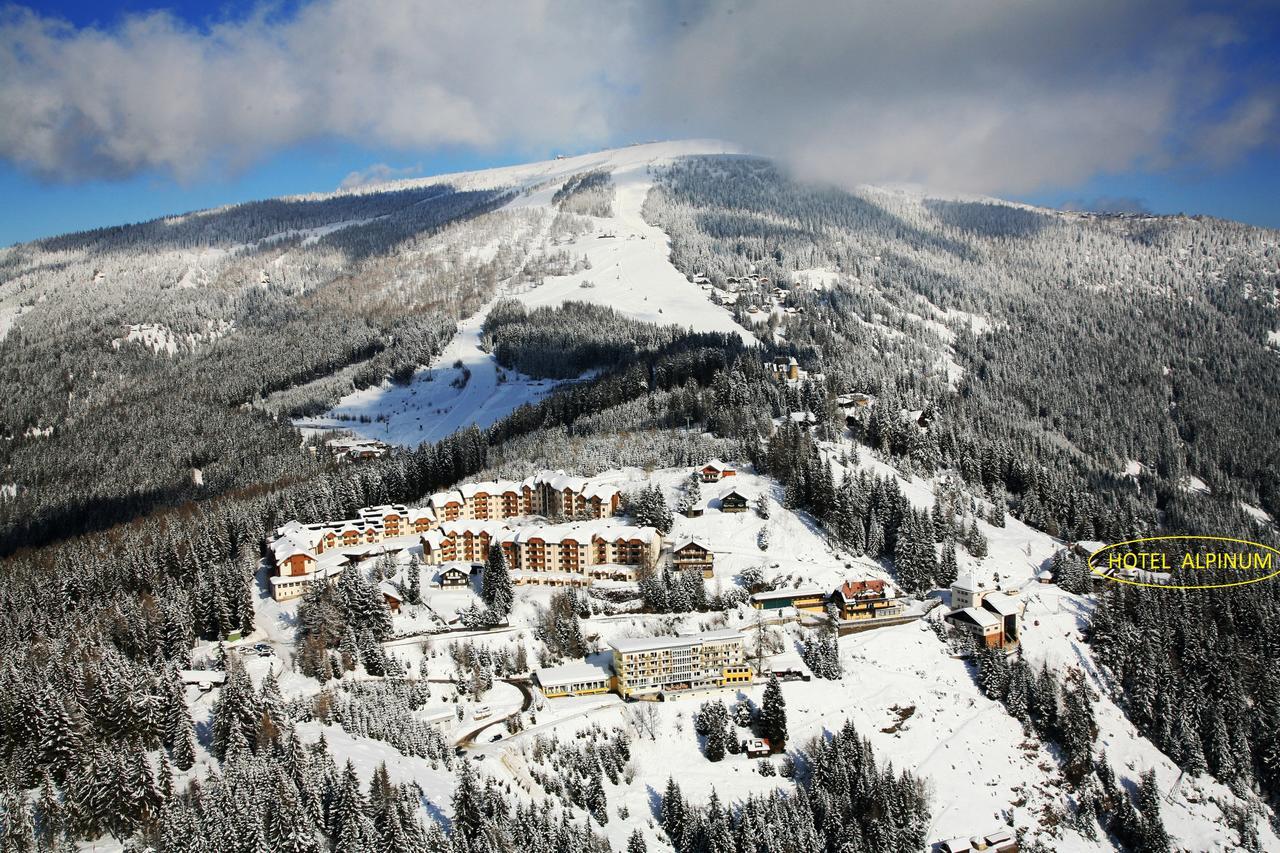Hotel Alpinum Треффен Экстерьер фото
