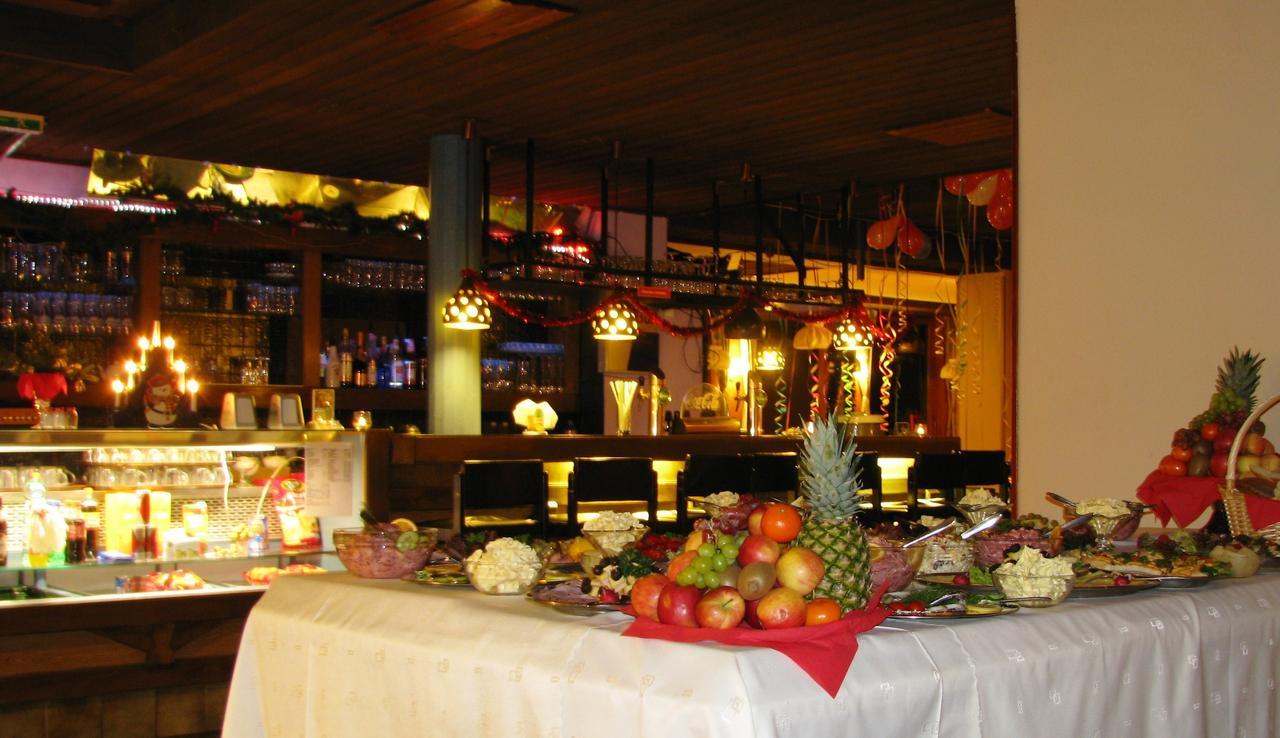 Hotel Alpinum Треффен Экстерьер фото