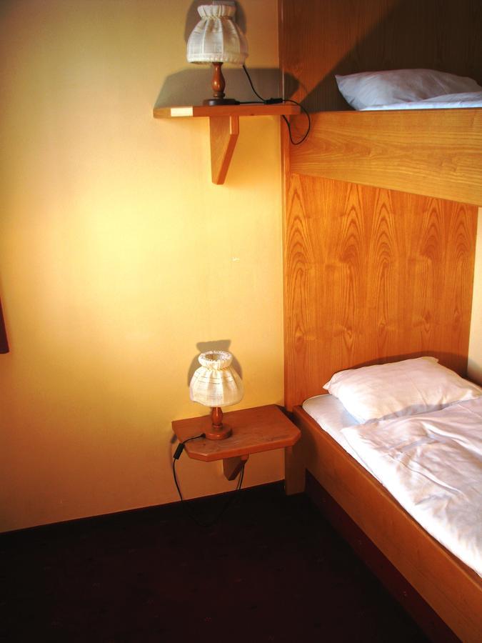 Hotel Alpinum Треффен Экстерьер фото