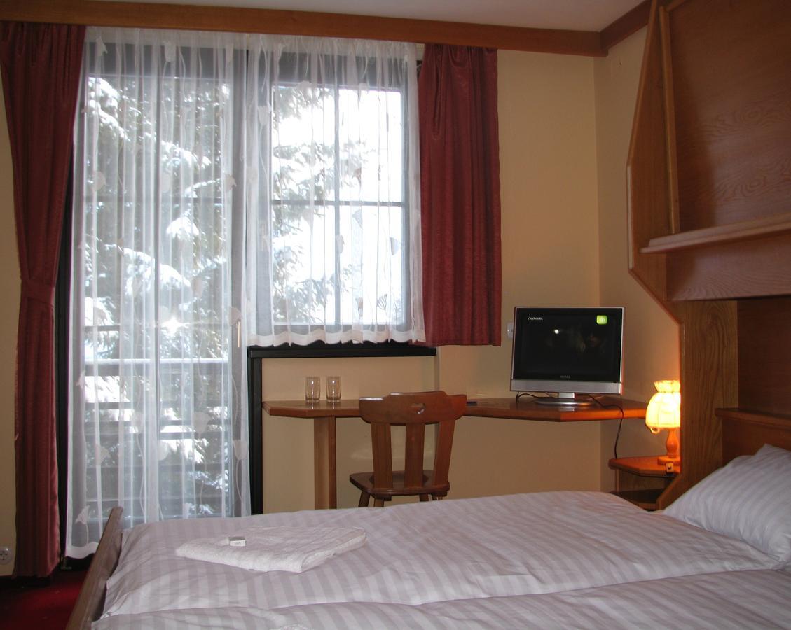 Hotel Alpinum Треффен Экстерьер фото