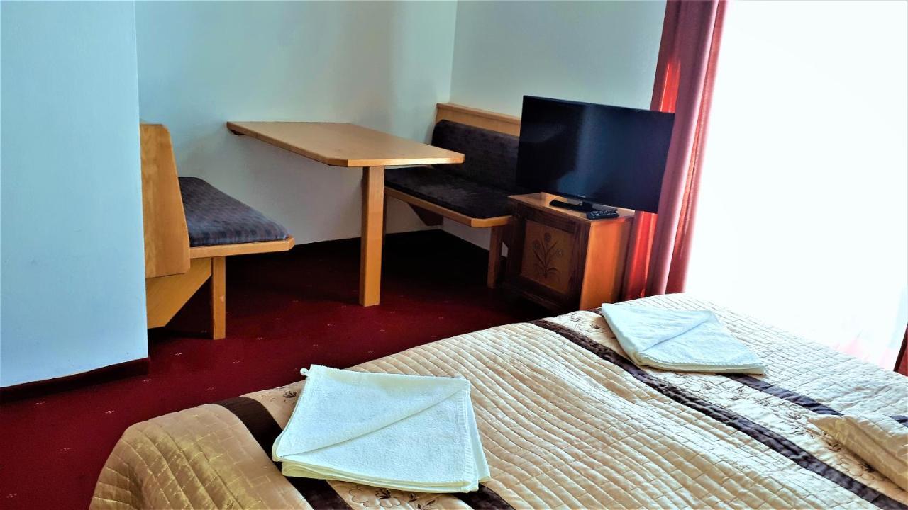 Hotel Alpinum Треффен Экстерьер фото