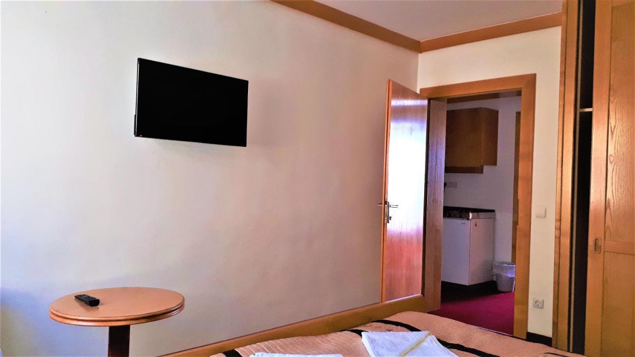 Hotel Alpinum Треффен Экстерьер фото