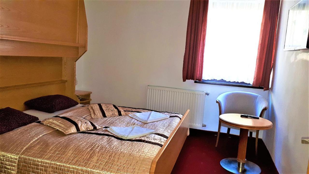Hotel Alpinum Треффен Экстерьер фото
